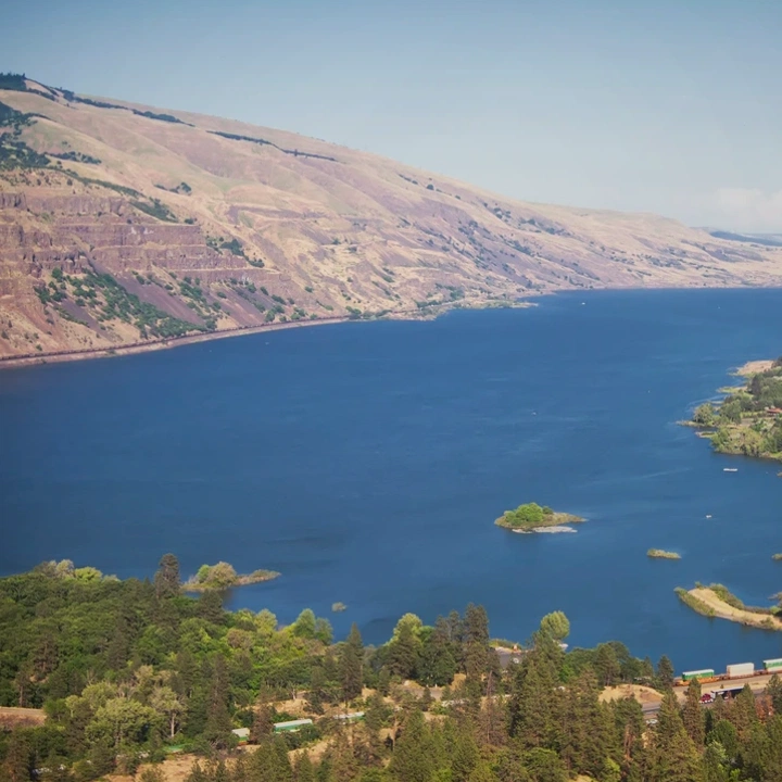 Lake area and mountain land in Everett