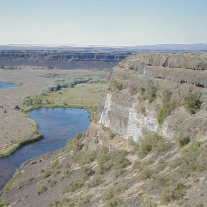 Lake area and mountain land in King County