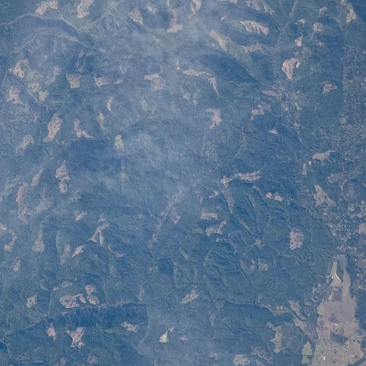 Lake area and mountain land in Tacoma